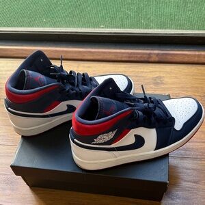 Nike Men's Navy, White, and Red Sneakers
